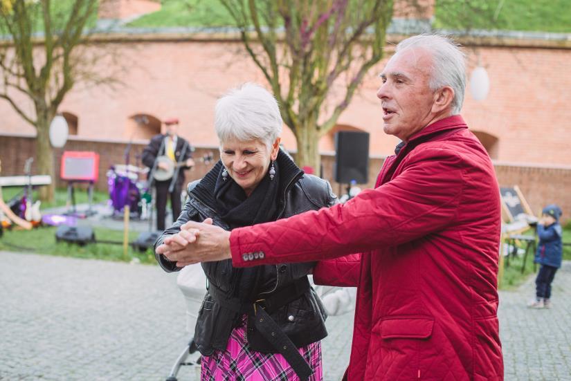 lwowskich i żydowskich. Stasiek Wielanek (1949 2016) kompozytor, felietonista, wokalista, założyciel Kapeli Czerniakowskiej.