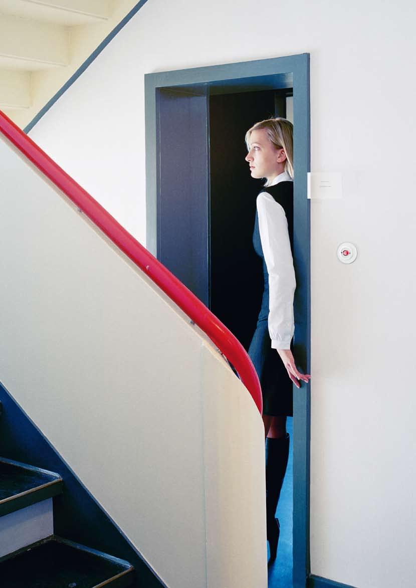 INSPIRACJA BAUHAUSEM Inspiration Bauhaus Dostępny w wersji ze szkła przezroczystego z pokrętłem w kolorach: