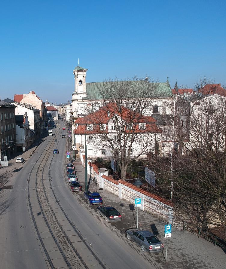 Kalendarium historyczne tramwajów w Krakowie : 1882 - uruchomienie pierwszej konnej linii tramwajowej; 1898 - umowa z Krakowską Spółką Tramwajową na wprowadzenie tramwaju elektrycznego.