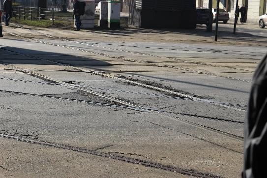 Zakres prac : przebudowa 3 km toru pojedynczego w całości w nawierzchni bezpodsypkowej, przebudowa węzła rozjazdowego