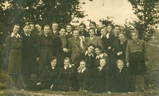 Druga od lewej Halina Pawłowska (po mężu Zawalska). Zdjęcie ze zbiorów Lucyny Zawalskiej. Zdjęcie 18 Rok 1952 (około). Hrubieszów.