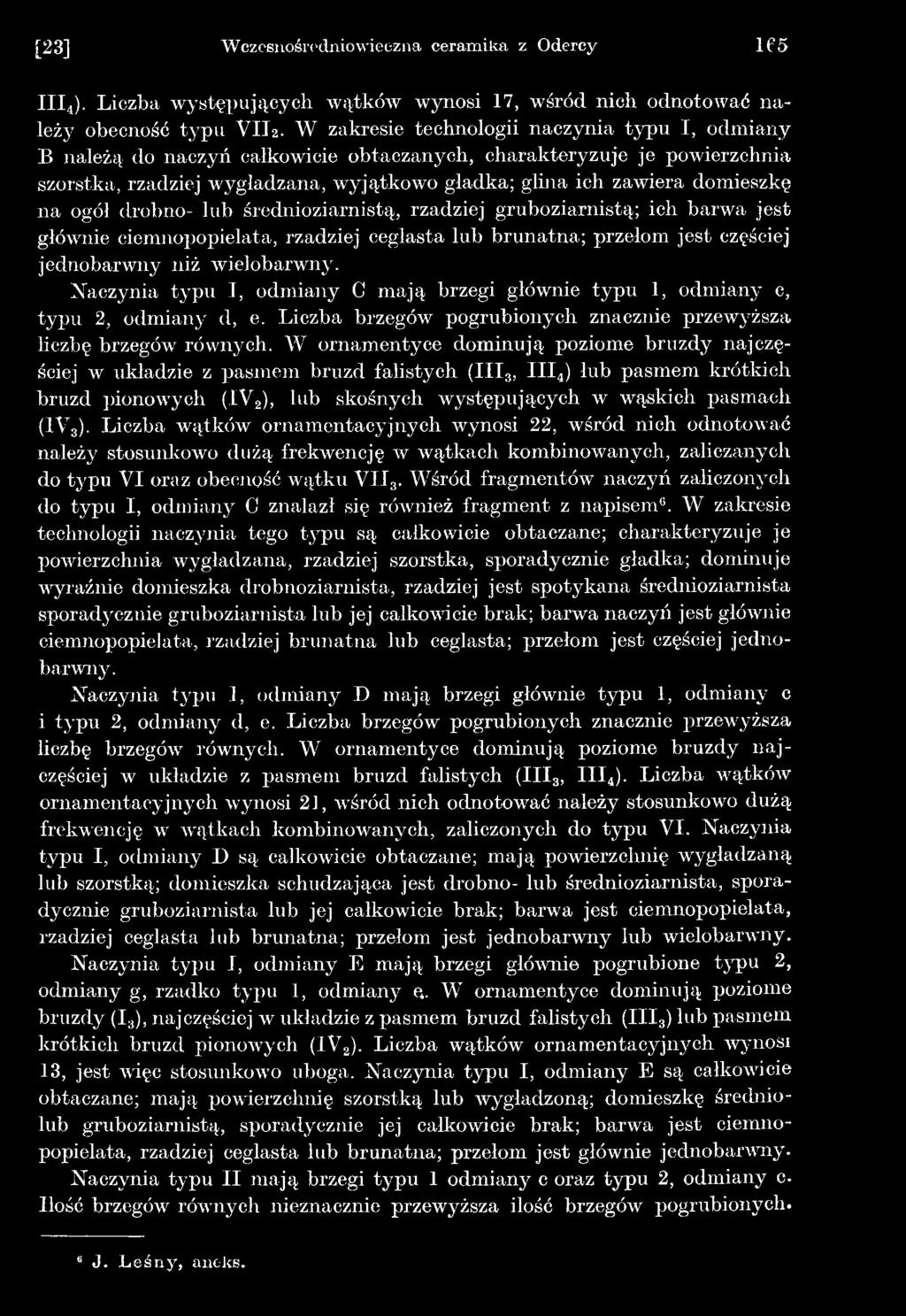 W ornamentyce dominują poziome bruzdy najczęściej w układzie z pasmem bruzd falistych (III3, III4) łub pasmem krótkich bruzd pionowych (IV2), lub skośnych występujących w wąskich pasmach (IV3).