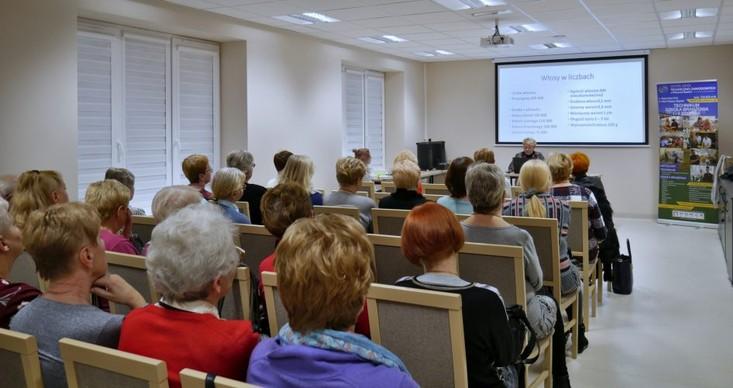 W budynku CUS lekarz psychiatra przyjmuje osoby potrzebujące specjalistycznego wsparcia psychologicznego.