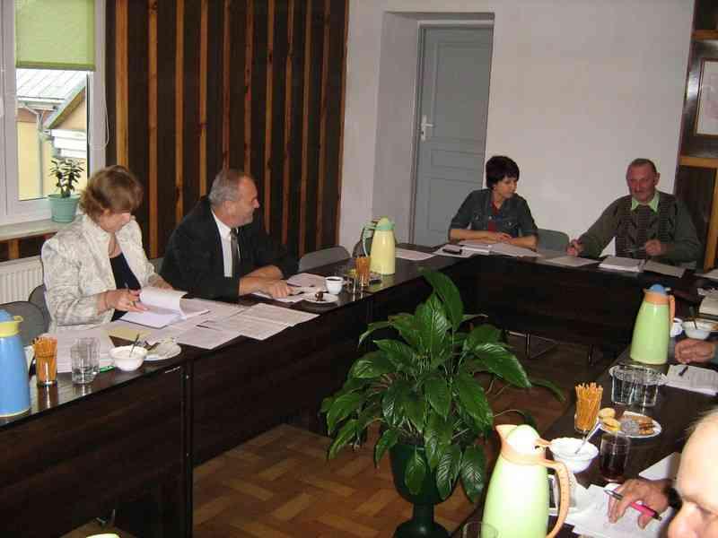 Z życia gminy Leśniowice Nr 45 5-11 listopada 2010 r. Posiedzenie Komisji Gospodarczej W dniu 5 listopada 2010 r.