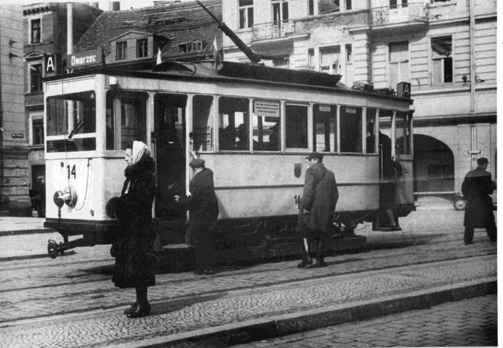Wagon Herbrand z nowym nadwoziem. Zdjęcie z ok. 1935 r. Po zakończeniu działań wojennych w 1945 roku wagon z numerem 14 jako jeden z pierwszych pojawił się na ulicach Bydgoszczy.