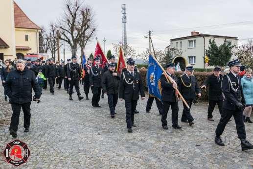 90-lecie OSP Białośliwie i nowy sztandar W dniu 2 grudnia 2018 roku w Białośliwiu odbyła się uroczystość jubileuszu 90-lecia istnienia i działalności Ochotniczej Straży Pożarnej połączona z