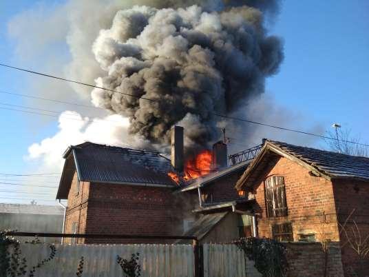 Piła Pożar budynku mieszkalnego W dniu 23 lutego 2018 roku, do Stanowiska Kierowania Komendanta Powiatowego Państwowej Straży Pożarnej w Pile, wpłynęło zgłoszenie o pożarze domu mieszkalnego w Pile