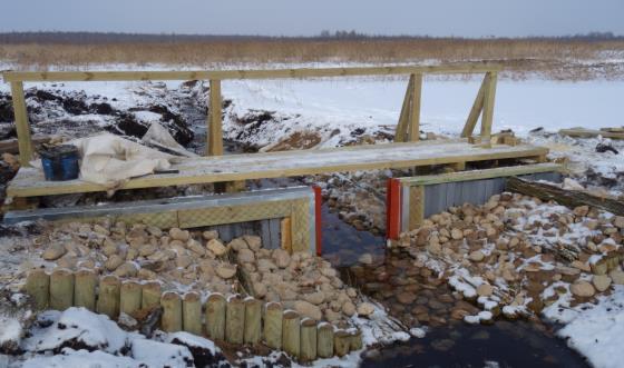 grobla technologiczna o długości 450 mb do obsługi urządzeń hydrotechnicznych)