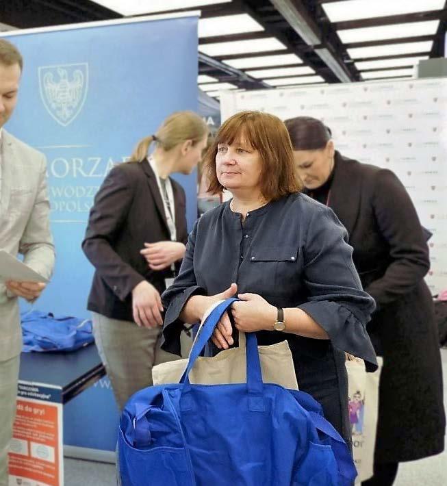 Rozmawiamy z uczniami, poznajemy ich motywacje dotyczące wyboru dalszej ścieżki edukacyjnej, przekazujemy przydatne im materiały informacyjne.