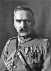 Józef Piłsudski (domena publiczna) Józef Piłsudski (1867-1935), działacz niepodległościowy, I Marszałek Polski, Naczelny Wódz Wojska Polskiego, jeden z twórców i przywódców Polskiej Partii