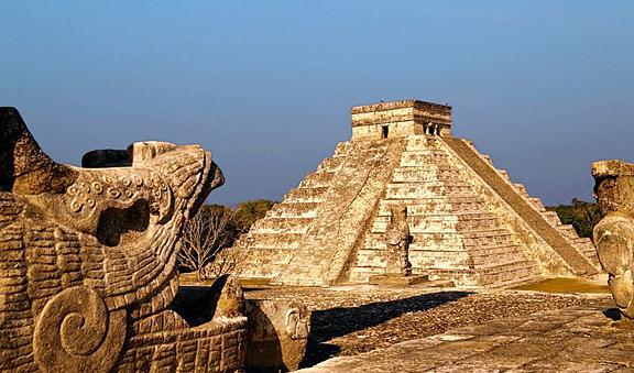 Jest to niesamowicie rozległa strefa archeologiczna, najlepiej odwiedzić ją rano, żeby uniknąć tłumów i upału.