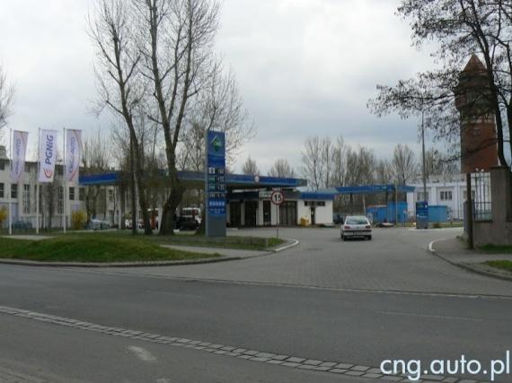 Stacja CNG we Wrocławiu Pożądane parametry stacji ogólnodostępnej - co najmniej 60m3 wydajności na godzinę - co najmniej 2