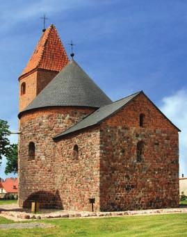 W tutejszym zamku często gościł Kazimierz Wielki i Władysław Jagiełło z żoną Jadwigą. Historia Strzelna ściśle wiąże się z zakonem sióstr norbertanek, działających tu przez kilkaset lat.