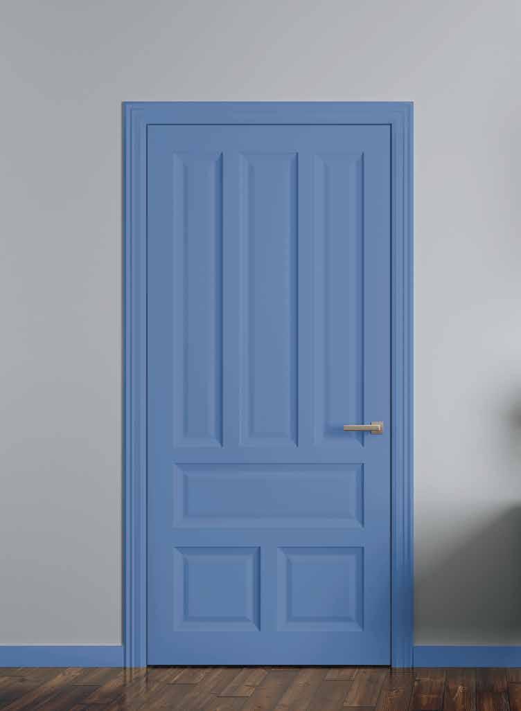 Drewniane drzwi oraz listwy prz ypodłogowe: emalia Tikkurila Everal Aqua Semi Matt 40, kolor K433. Ściana: farba Tikkurila Optiva Matt 5, kolor 1951.