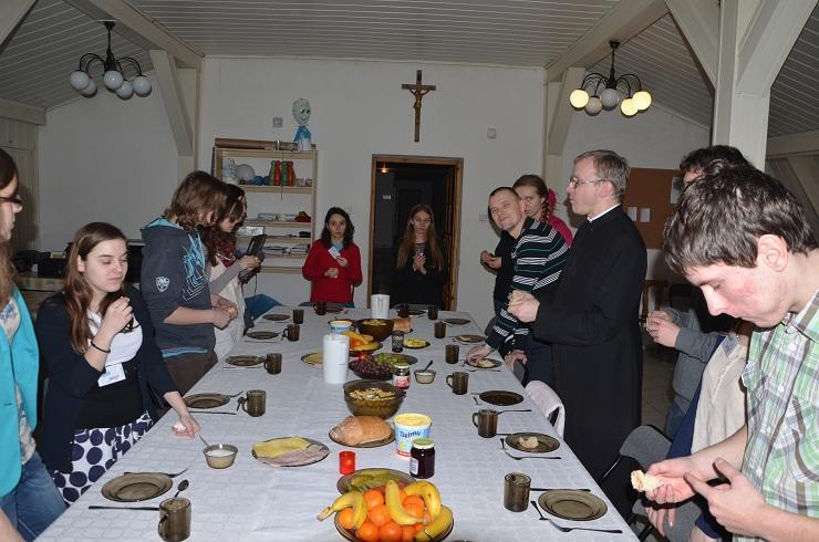 Limuzyna To jest prawda, że Jezus jest obecny pośród nas w Eucharystii. Dlatego z naszej strony też musi być prawda o nas samych i naszym działaniu, by te tajemnice ze sobą się spotkały.