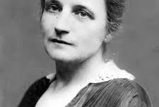 Kobieta u władzy W 1919 roku Irena Kosmowska została wybrana posłanką do Sejmu Ustawodawczego z okręgu lubelskiego. Funkcję tę pełniła jeszcze trzykrotnie, aż do 1930 roku.