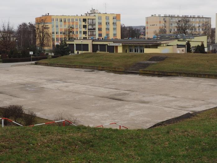 Jednostka Liczba nieruchomości podłączonych do sieci wodociągowej Liczba nieruchomości podłączonych do sieci kanalizacyjnej Liczba nieruchomości podłączonych do sieci ciepłowniczej Gmina 2042 998 68