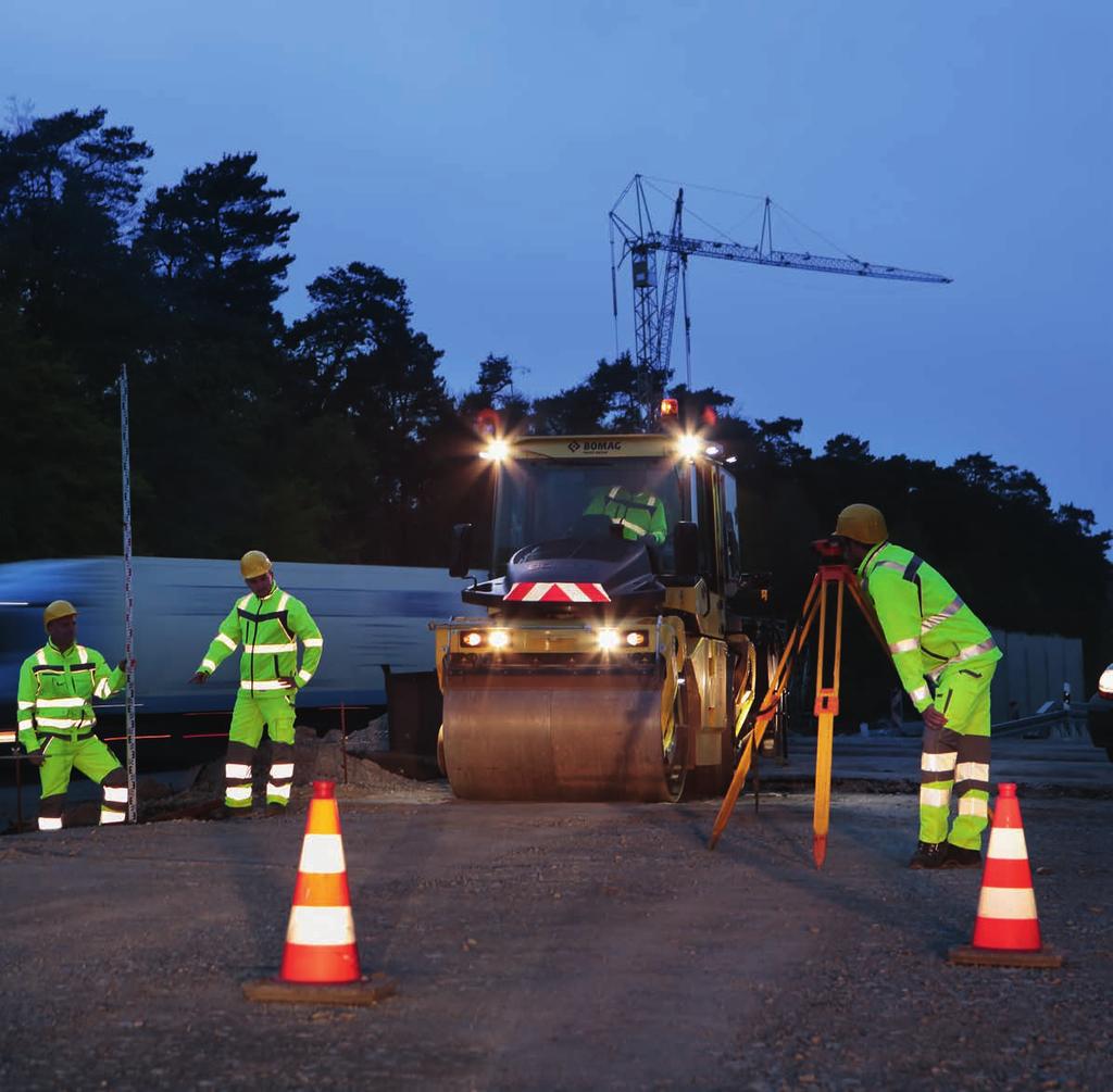 DOBRZE WIDOCZNY PRZY KAŻDEJ POGODZIE Podczas prac na budowie, autostradzie czy często uczęszczanych drogach bezpieczeństwo jest priorytetem. Umożliwia to odzież ostrzegawcza.