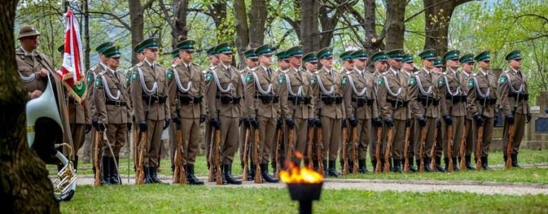 Na Cmentarzu nr 91, w miejscu wiecznego spoczynku niemal 1000 żołnierzy, przedstawiciele różnych