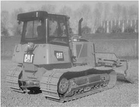 Zadanie 6. Fizyczny groch z kapustą (8 pkt.) a) ( pkt.) Traktor gąsienicowy (jak na rysunku obok) jedzie z prędkością o wartości 0 km/h.