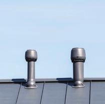 Przejście dachowe jest zawsze wybierane w zależności od pokrycia dachowego. Wszystkie kominki wentylacyjne i wentylatory dachowe typu P pasują do wszystkich standardowych przejść dachowych.