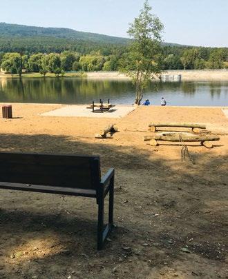 NOWA MIEJSKA PLAŻA Publiczna ogólnodostępna plaża w Sulistrowicach to kolejna strefa wypoczynku na terenie naszej gminy. Plaża wyposażona jest w elementy małej architektury.