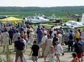 Organizatorzy i Partnerzy Mazury AirShow Głównym organizatorem jest Aeroklub Honorowy Patronat Krainy Jezior przy istotnym wsparciu Kierując się strategią oddziaływań medialnych, nierzadko