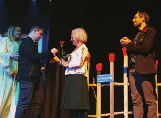 TWÓRCZOŚĆ Oliwia Jarnot Dyrektor OREW Koła PSONI w Zawoi Na deskach prawdziwego teatru W 2016 roku z okazji 10-lecia OREW w Juszczynie postanowiliśmy przygotować spektakl i w nietypowy sposób