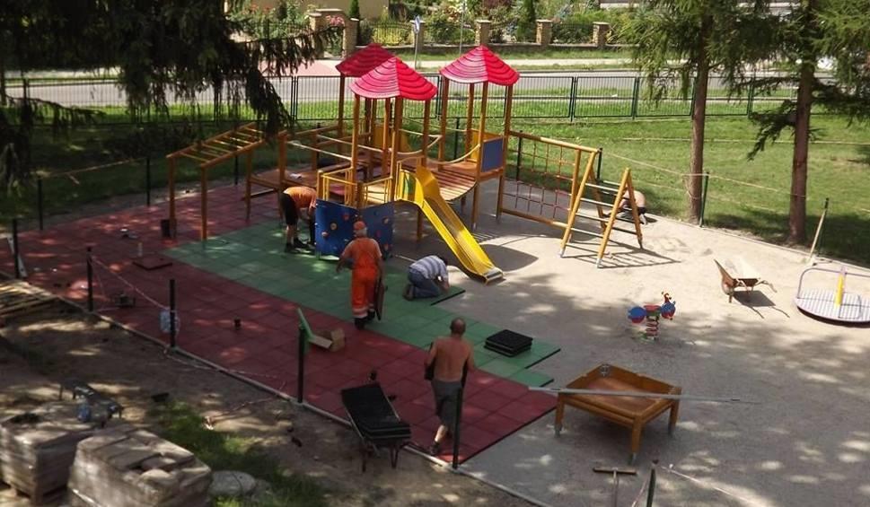 6 miało zły stan higieniczno-sanitarny, 6 posiadało zły ciąg komunikacyjny w budynkach i szatniach, 5 sal lekcyjnych i innych sal zajęć w złym stanie higieniczno-sanitarnym.