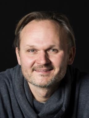 5. CHARAKTERYSTYKA DZIAŁALNOŚCI I ZASOBÓW 11BIT STUDIOS S.A. Spółka 11 bit studios S.A. (dalej także Spółka ) została utworzona na podstawie umowy z dnia 7 grudnia 2009 roku w kancelarii notarialnej Pawła Andrzeja Kani w Warszawie (Rep.