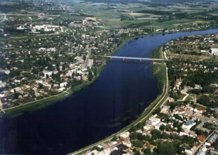 Krótka prezentacja Jekabpils Liczące 26 764 mieszkańców Jekabpils jest ósmym co do wielkości miastem na Łotwie. Jest ono położone w południowo-wschodniej części kraju.