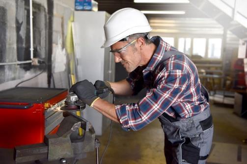 zawód: mechanik monter maszyn i urządzeń, ślusarz Praktyczna nauka zawodu w firmie Ardagh Glass w Wyszkowie, liderem w dziedzinie produkcji opakowań metalowych i szklanych dla większości wiodących