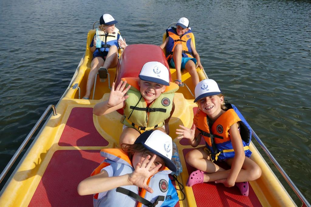 PROGRAM - CODZIENNE SZKOLENIE WINDSURFINGOWE - CODZIENNE TRENINGI PŁYWACKIE/ OPEN WATER - TRENINGI OGÓLNOROZWOJOWE - JOGA - GRY I ZABAWY TERENOWE - ZAJĘCIA TANECZNE - SALON GIER ( GRY