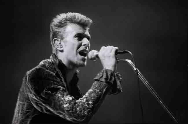 226 DAVID LEFRANC (1965) David Bowie odbitka żelatynowo-srebrowa/papier barytowy, 37 x 55,7 cm sygnowany, datowany i opisany na odwrociu: PHOTO DAVID LEFRANC PRAGUE 2004 10/20
