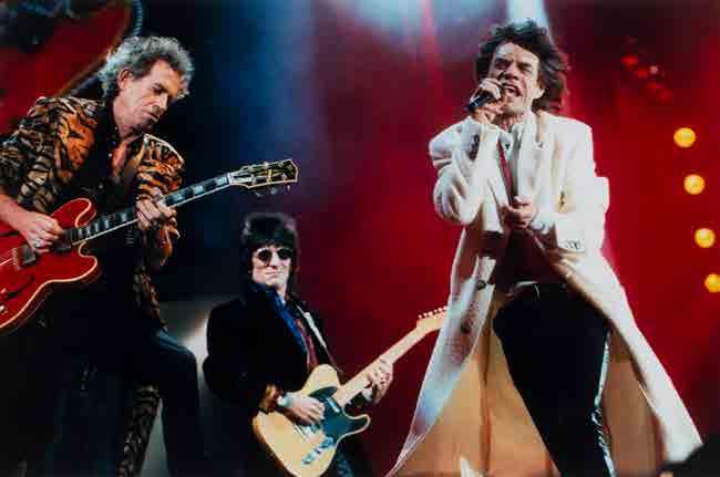 229 DAVID LEFRANC (1965) Mick Jagger odbitka żelatynowo-srebrowa/papier fotograficzny, 55 x 82,7 cm sygnowany, datowany i opisany na nalepce na odwrociu: GIANTS STADIUM USA OCTOBRE 1997 4/50 sucha