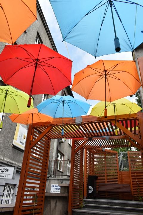 REMONTY DRÓG 4.324.776 zł Remonty chodników 2.525.531 zł Wymiana krawężników drogowych i obrzeży chodnikowych 317.214 zł Remonty nawierzchni asfaltowych 494.