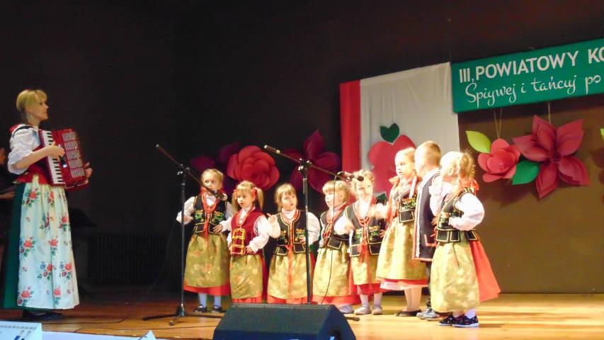 na teamt symboli narodowych. Spotkanie z zuchami zaangażowało wszystkie zebrane dzieci.