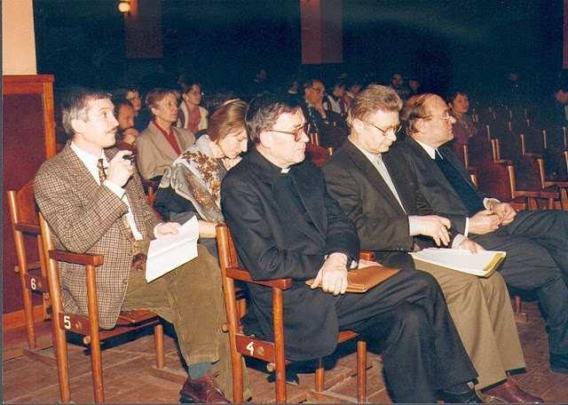 Dziękujemy Ci Drogi Księże Profesorze za Twoją Obecność, za niezliczone kapitały jakie zostawiłeś socjologom (wielki dorobek socjologiczny, statystystyczny, empiryczną dokumentację ważnych zjawisk