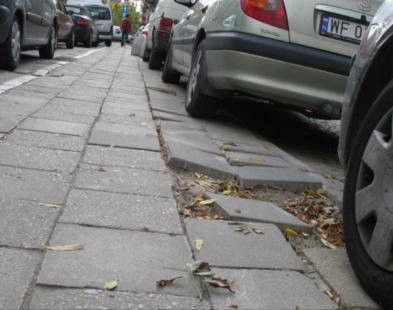 2. Blokowanie przez parkujące pojazdy.