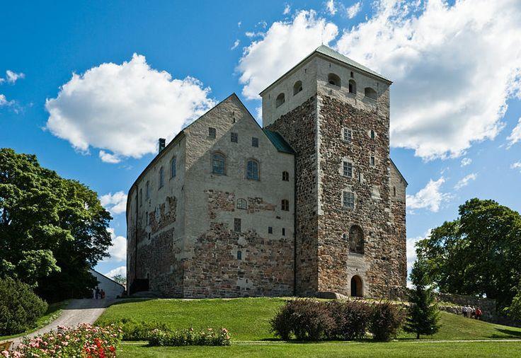 Turku dawna stolica Do 1812 roku stolicą Finlandii było Turku, miejscowość, której nazwa z języka starosłowiańskiego oznacza plac targowy.