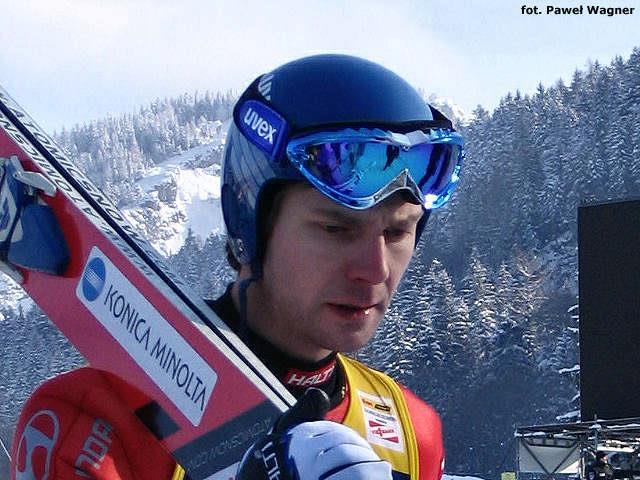 Sławne osobistości Janne Ahonen - fiński skoczek narciarski. Debiutował 13 grudnia1992 roku w niemieckim Ruhpolding, zajmując 56 miejsce.