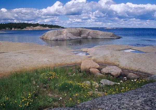 Miejsca, które warto zobaczyć Kraina tysięcy wysp Jednym z urokliwszych miejsc w południowej Finlandii jest teren Parku Narodowego Archipelagu Ekenäs.