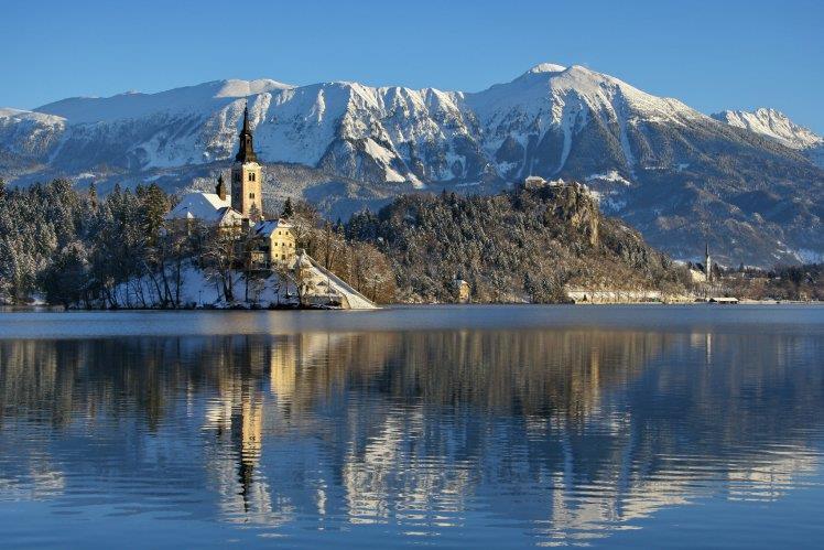 Miejsca, które warto zobaczyć Jezioro Bled jezioro polodowcowe w Alpach Julijskich, w północnozachodniej Słowenii. Zajmuje powierzchnię 1,44 km².