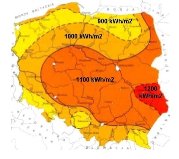 Ryc. 15. Mapa nasłonecznienia Polski. źródło: cire.pl Gmina Czempiń zlokalizowana jest w strefie, gdzie średnioroczna suma promieniowania słonecznego wynosi 1100 kwh/m2.