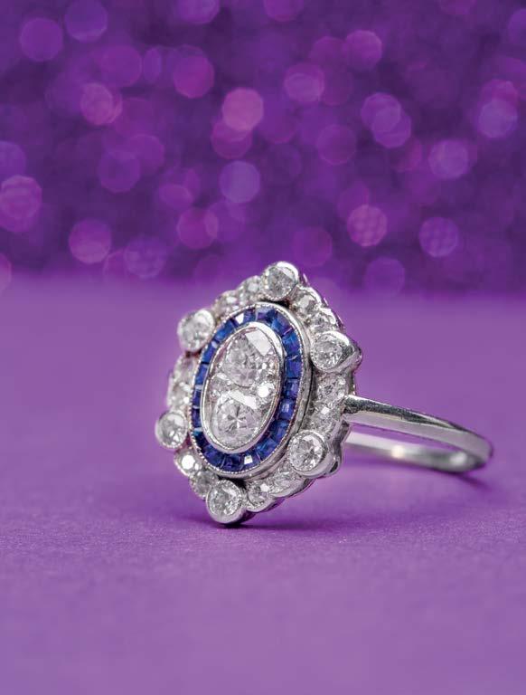 15 PIERŚCIONEK W TYPIE ART DÉCO 2 poł. XX w. platyna, 8 diamentów i 14 diamentów w szlifach 8/8 ł.