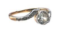 74 PIERŚCIONEK Wiedeń, pocz. XX w. złoto pr. "4" (0,585), srebro, 1 diament ~ 0,65 ct J/Si, 12 diamentów w różnych szlifach ł.