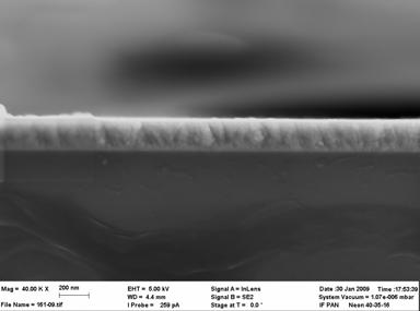 Zakład Mikro- i Nanotechnologii Półprzewodników Szerokoprzerwowych 27 Rys. 29. Obraz SEM przełomu warstwy Ti-Si-C osadzonej z targetu Ti 3 SiC 2 na podłoże Si(100) utrzymywane w temperaturze 600 o C.