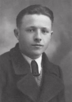 Władysław Dybiec Wspomnienia (1936 1939) Kończąc rok szkolny 1935/36 złożyłem podanie do szkoły podoficerskiej dla małoletnich w Nisku. Prośba została załatwiona odmownie z powodu słabej budowy ciała.