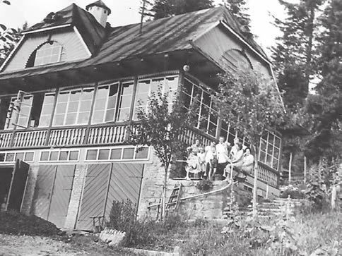 18 czerwca 1947 roku, wcześniej jak mógł, tak wstępnie poustawiał życiowo swoją liczną gromadkę dzieci. Jego druga żona, Franciszka, zmarła w latach 50-tych.