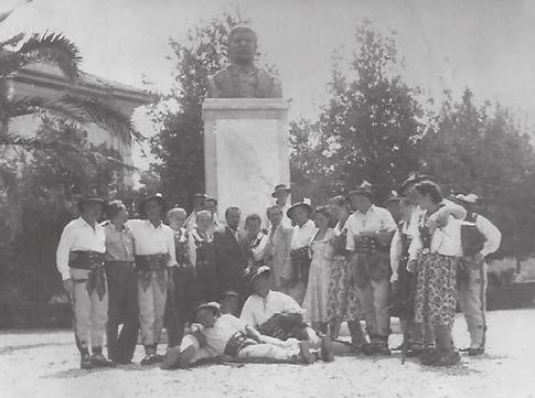 W 1951 roku zgłosiłem się na ochotnika do Szkoły Oficerskiej we Wrocławiu im. T. Kościuszki, którą ukończyłem w 1954 roku z bardzo dobrym wynikiem, uzyskując stopień oficera podporucznika.